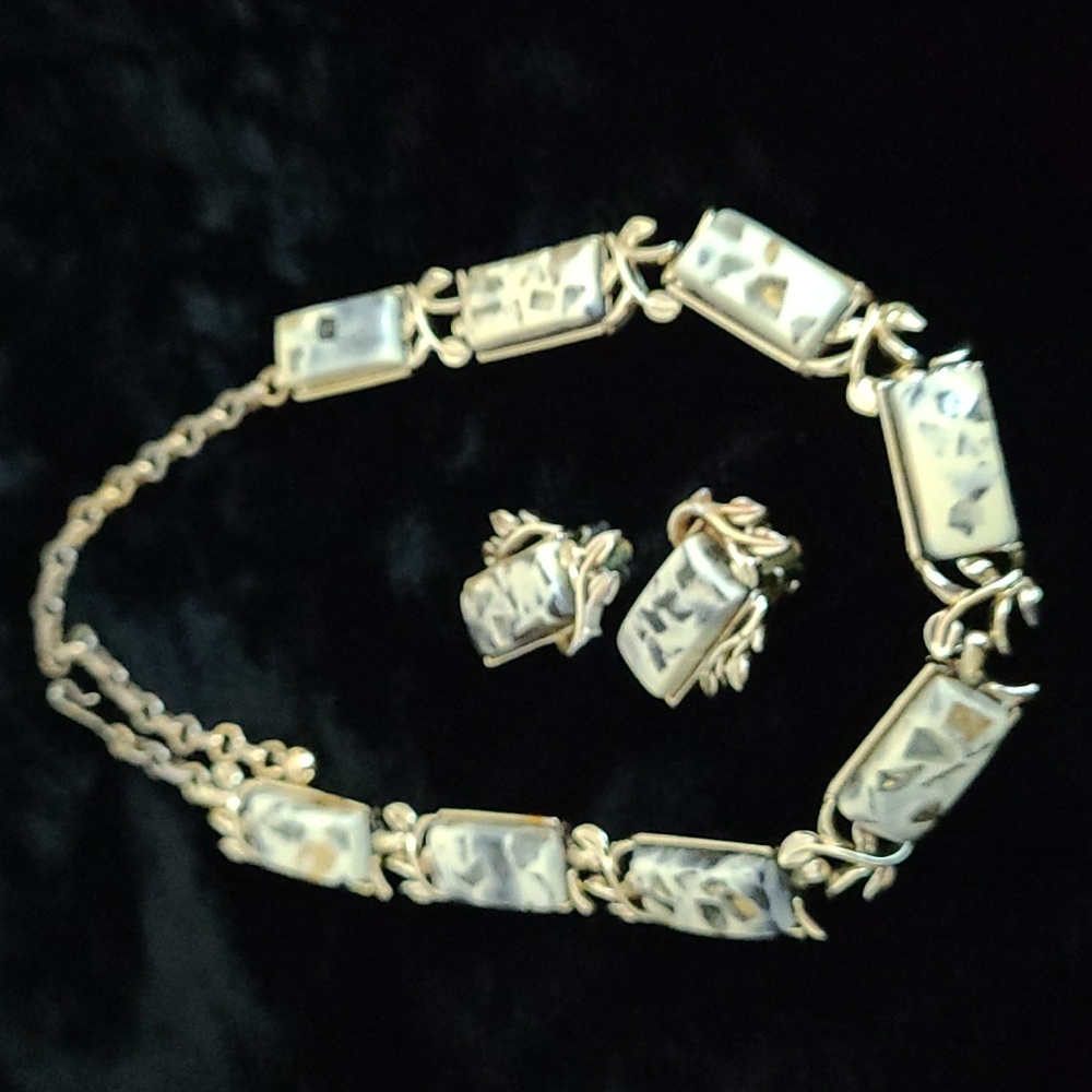 Coro Gold Tone Necklace and Earrings - Picture 7 of 7